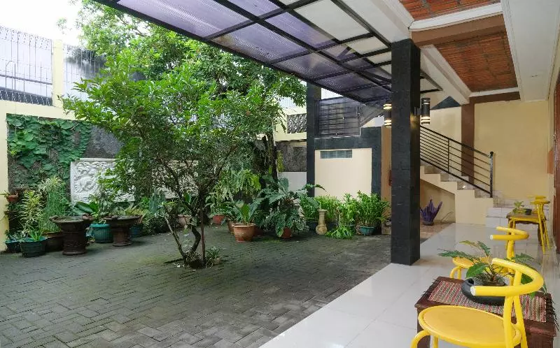 پانسیون Oyo 577 Ndalem Pundhi Residnece
