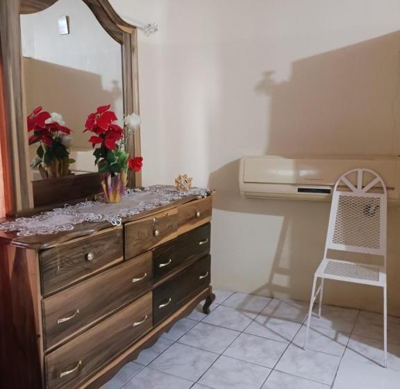 پانسیون Tina's Guest House