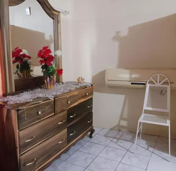 پانسیون Tina's Guest House