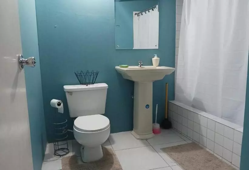 پانسیون Tina's Guest House