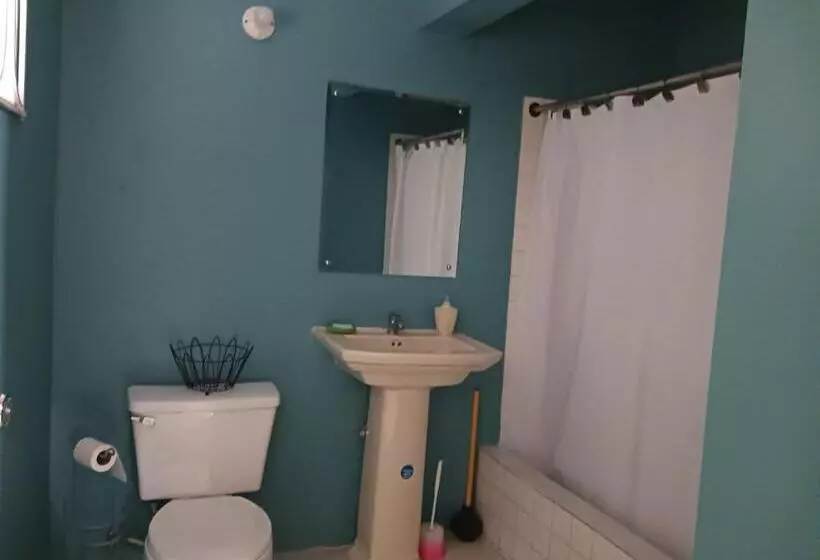 پانسیون Tina's Guest House