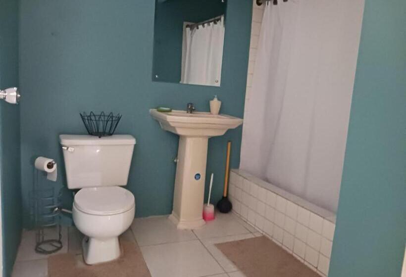 پانسیون Tina's Guest House