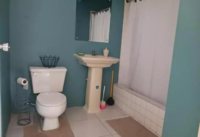 پانسیون Tina's Guest House