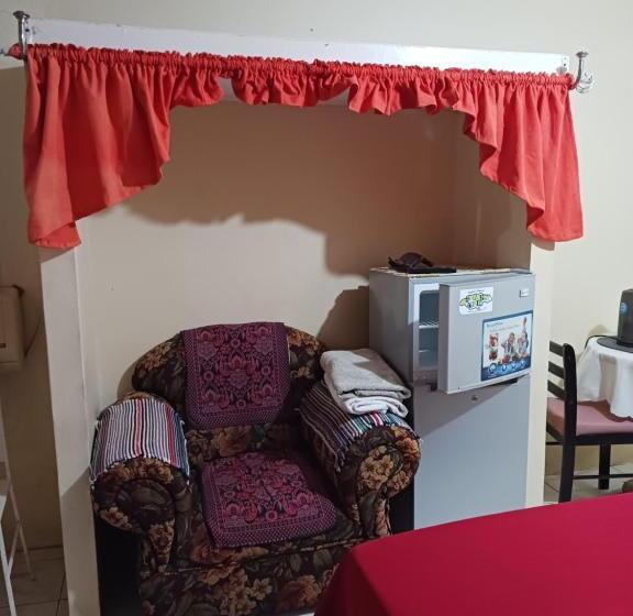 پانسیون Tina's Guest House