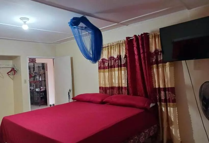 پانسیون Tina's Guest House