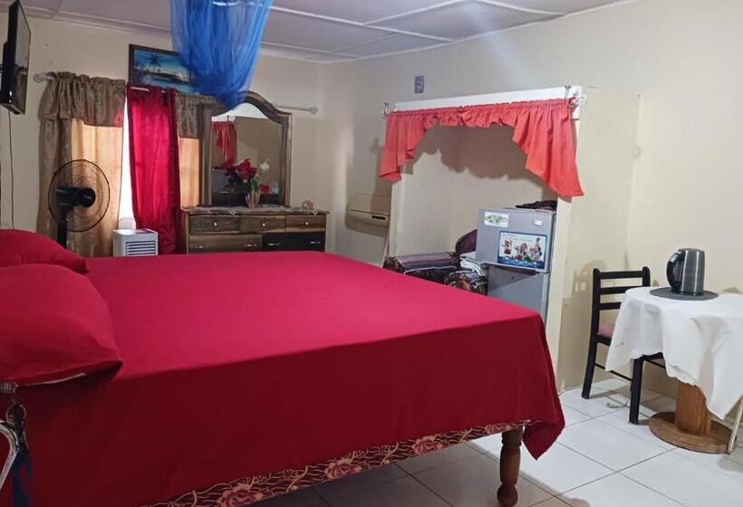 پانسیون Tina's Guest House