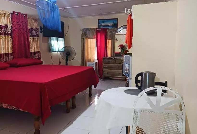 پانسیون Tina's Guest House