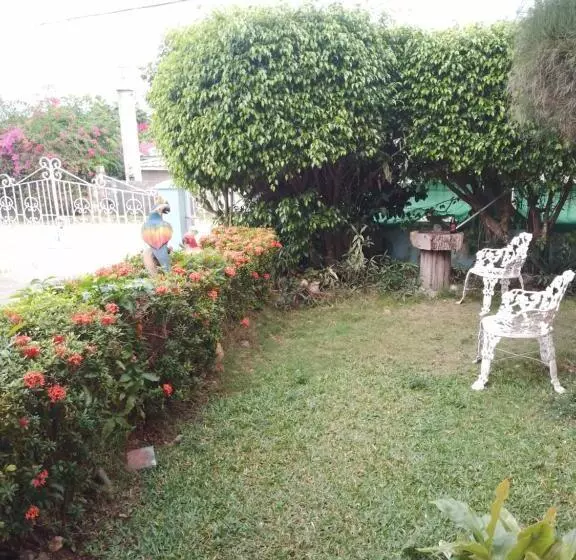 پانسیون Tina's Guest House