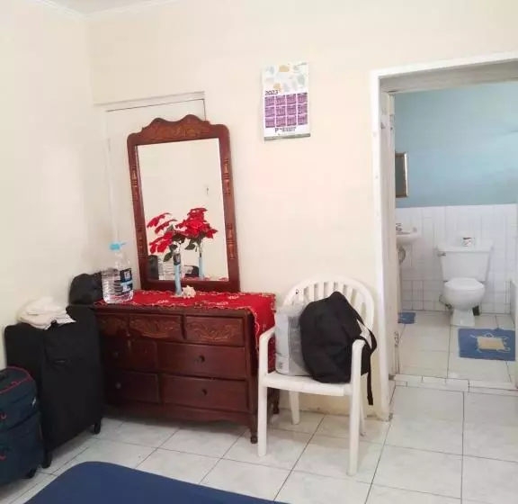 پانسیون Tina's Guest House