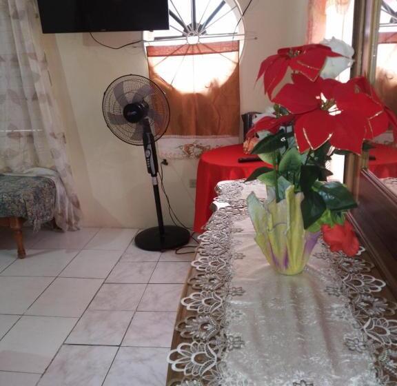 پانسیون Tina's Guest House