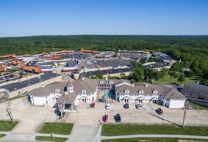 הוסטל Osage Village Inn