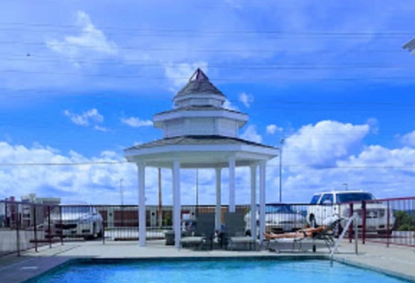 הוסטל Osage Village Inn