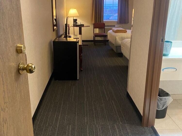 הוסטל Osage Village Inn