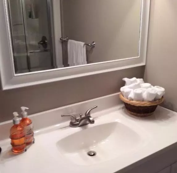 ペンション N  This On The Bay  Lower Level Vacation Suite