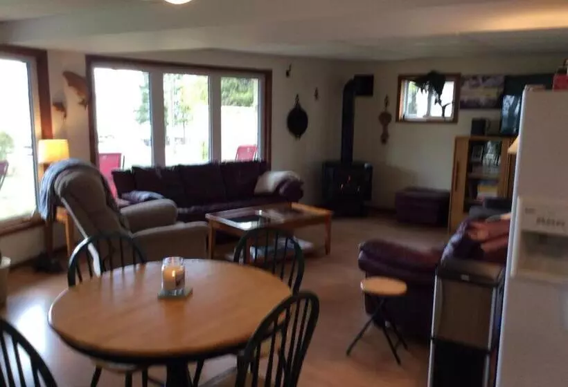 ペンション N  This On The Bay  Lower Level Vacation Suite