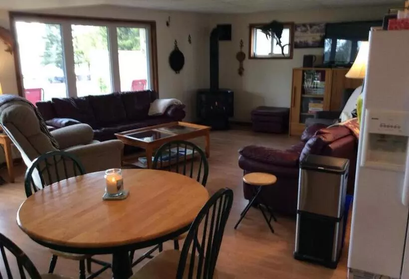 ペンション N  This On The Bay  Lower Level Vacation Suite