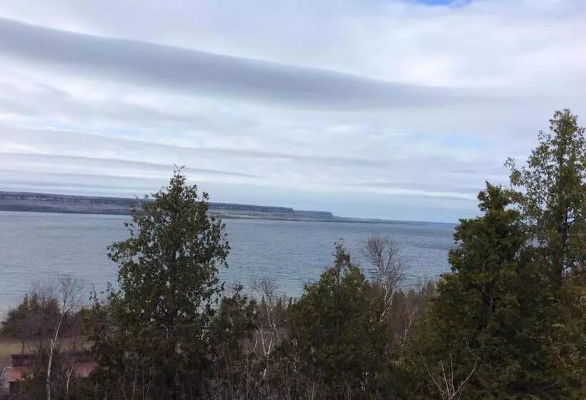 ペンション N  This On The Bay  Lower Level Vacation Suite