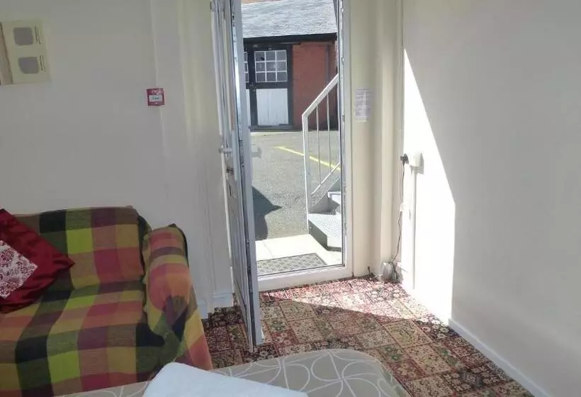 ペンション Whitehall Guest House