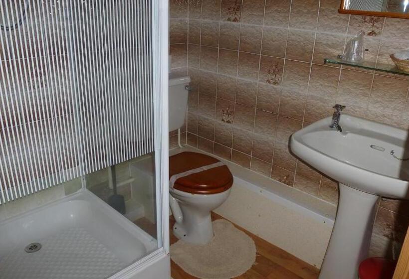 פנסיון Whitehall Guest House