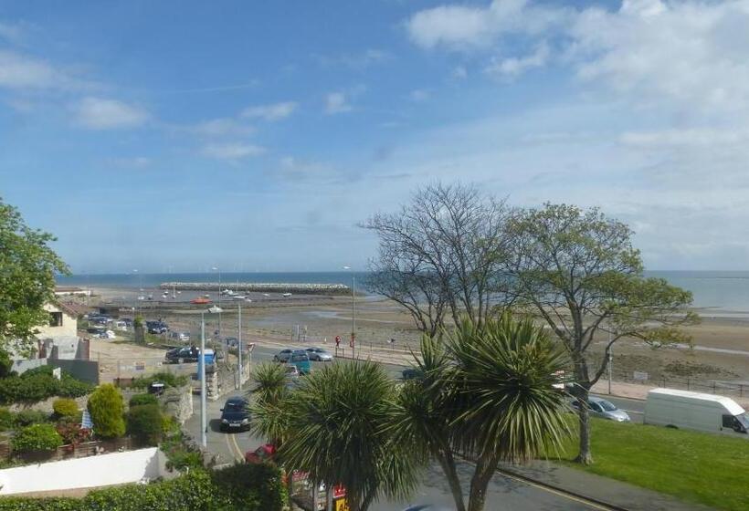 פנסיון Whitehall Guest House