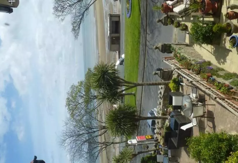 ペンション Whitehall Guest House