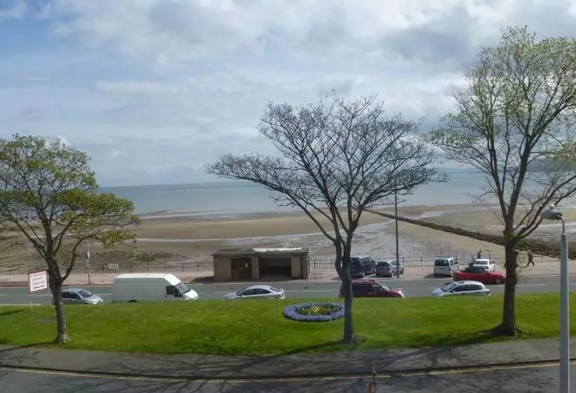 ペンション Whitehall Guest House