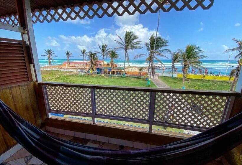 Yellow Moon Guesthouse & Apartments