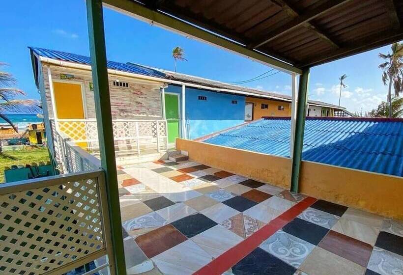 Yellow Moon Guesthouse & Apartments