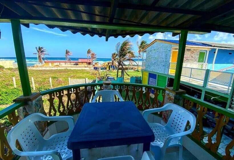 Yellow Moon Guesthouse & Apartments