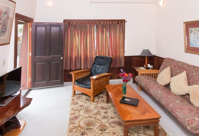 Общежитие Sweetwater Inn And Spa