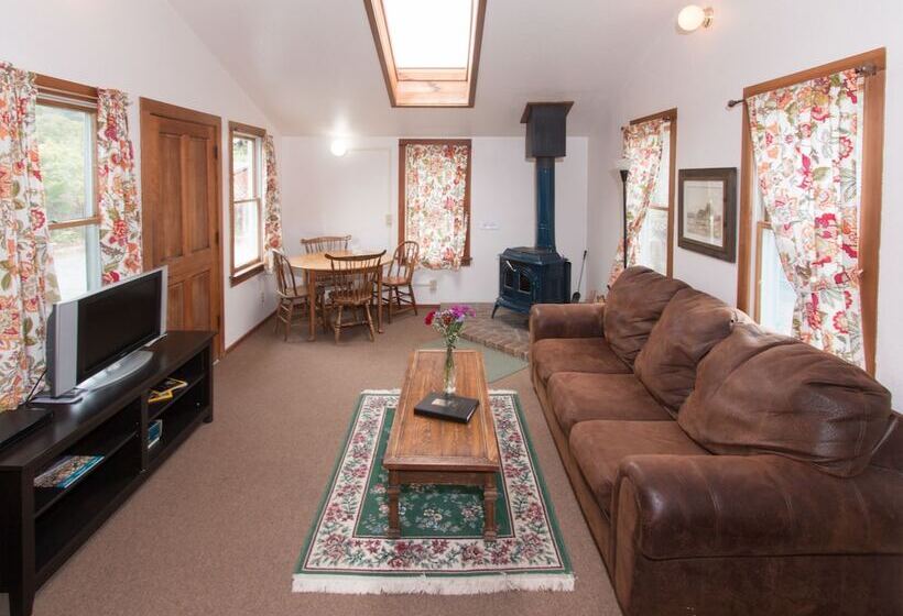 Общежитие Sweetwater Inn And Spa