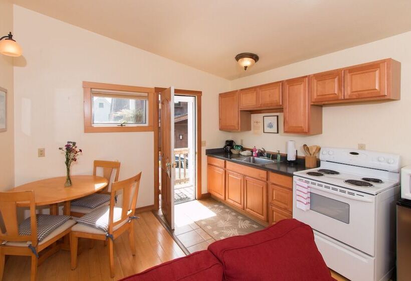 Общежитие Sweetwater Inn And Spa