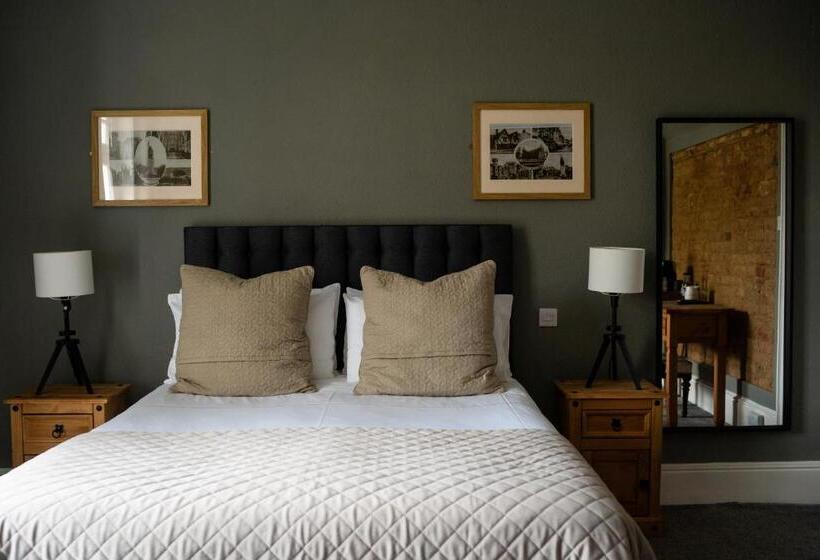 ユースホステル The Plough Itchen Abbas