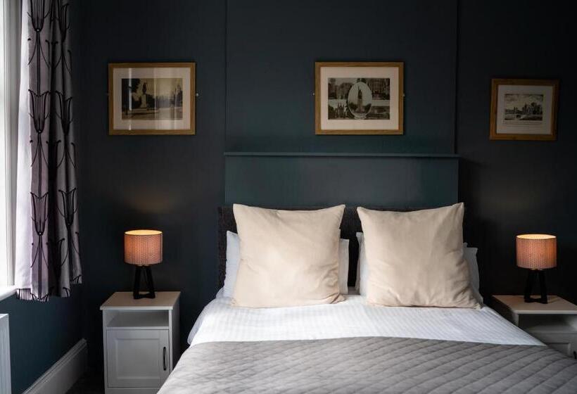 ユースホステル The Plough Itchen Abbas