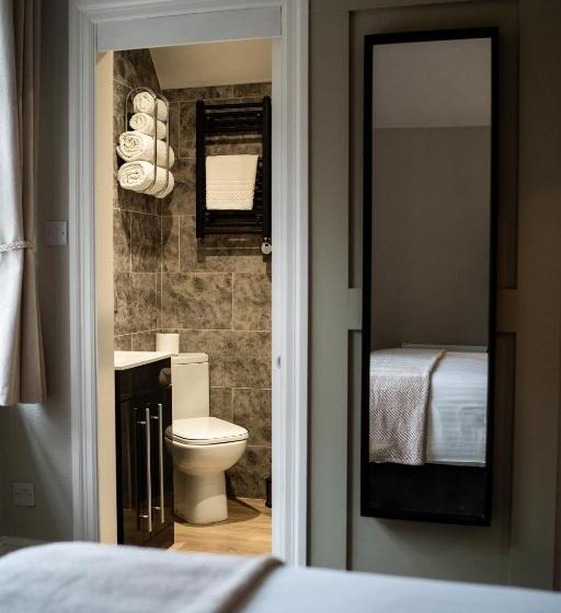 ユースホステル The Plough Itchen Abbas