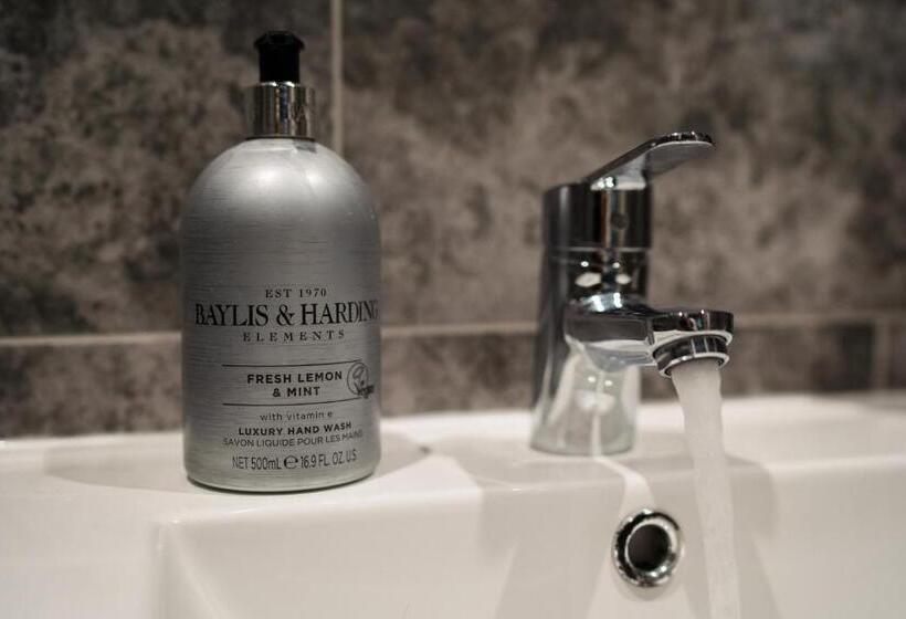 ユースホステル The Plough Itchen Abbas