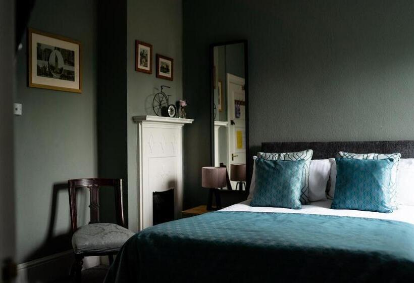 ユースホステル The Plough Itchen Abbas