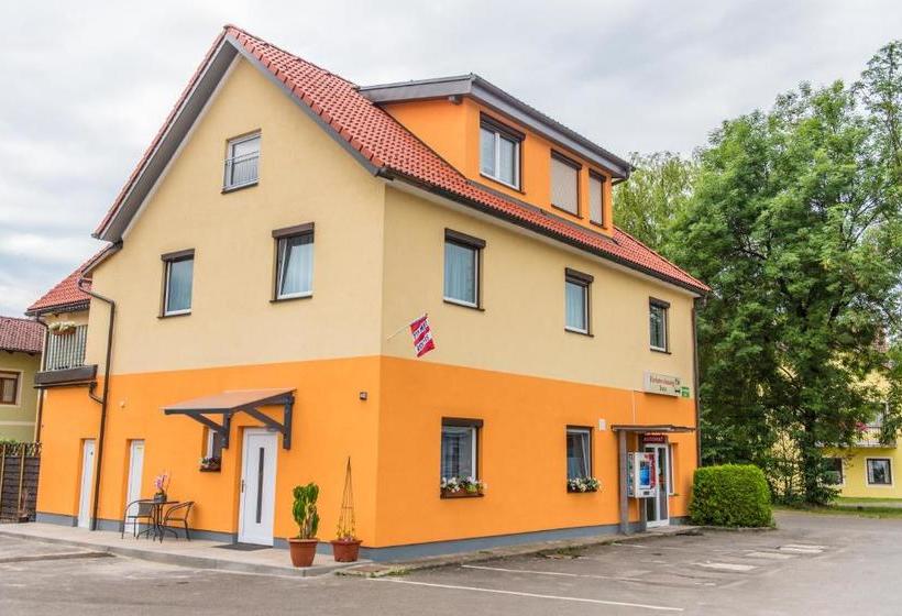 Bed and Breakfast Ferienwohnungen Und Zimmer Yassi