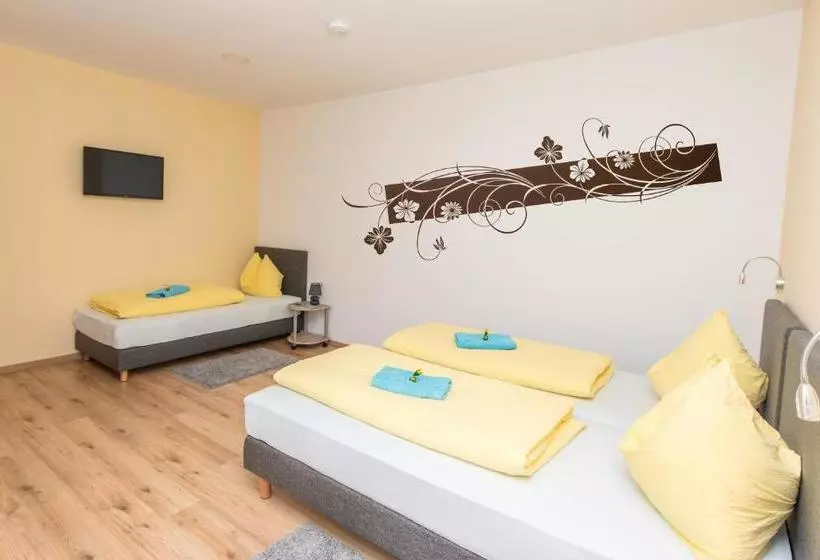 Aamiaismajoitus (B&B) Ferienwohnungen Und Zimmer Yassi