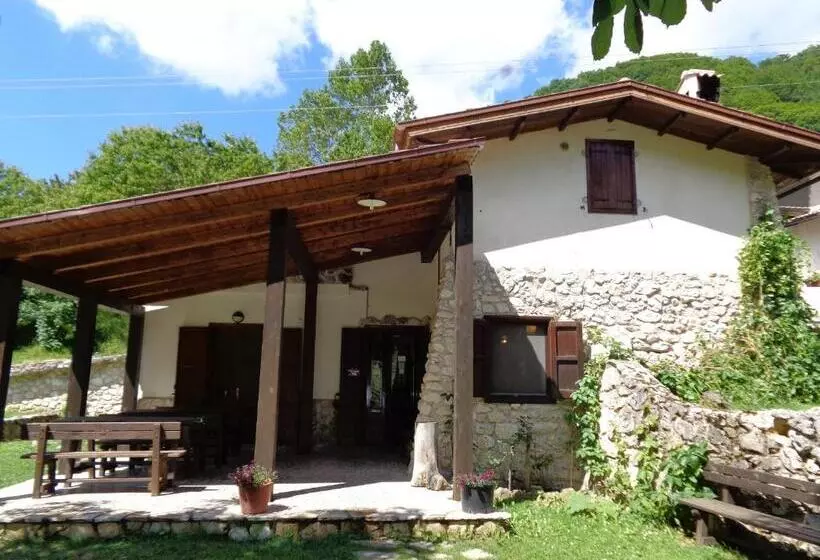 هتل Agriturismo Le Prata