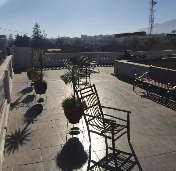 پانسیون Hostal Santa Catalina