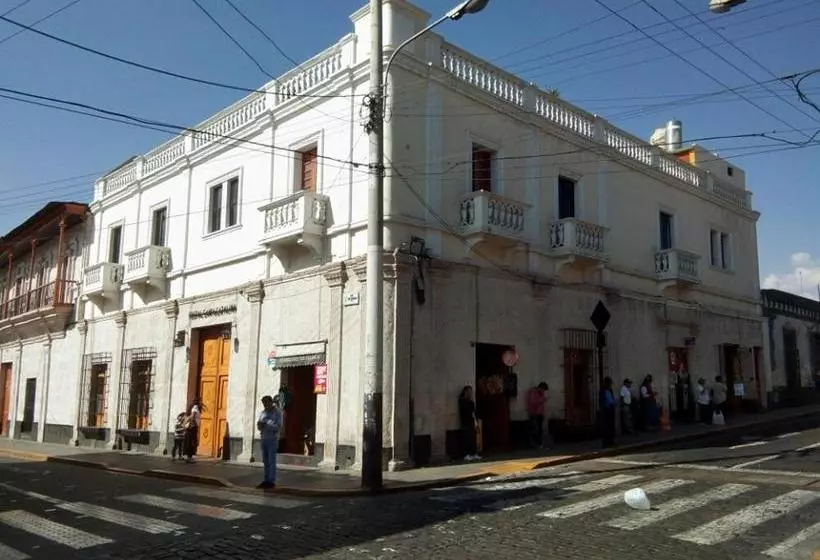 پانسیون Hostal Santa Catalina