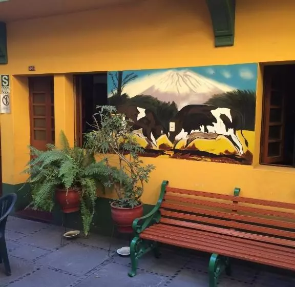 پانسیون Hostal Santa Catalina