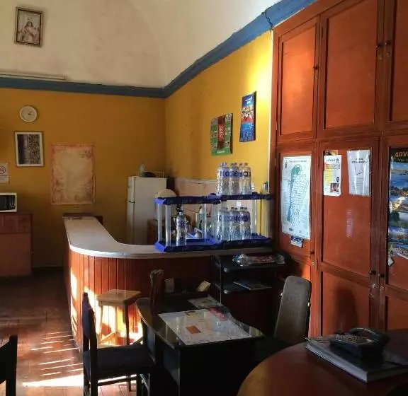 پانسیون Hostal Santa Catalina