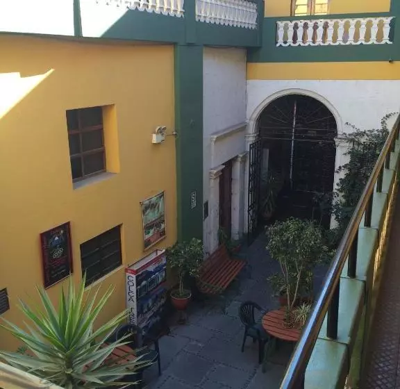 پانسیون Hostal Santa Catalina