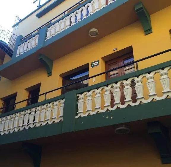 پانسیون Hostal Santa Catalina