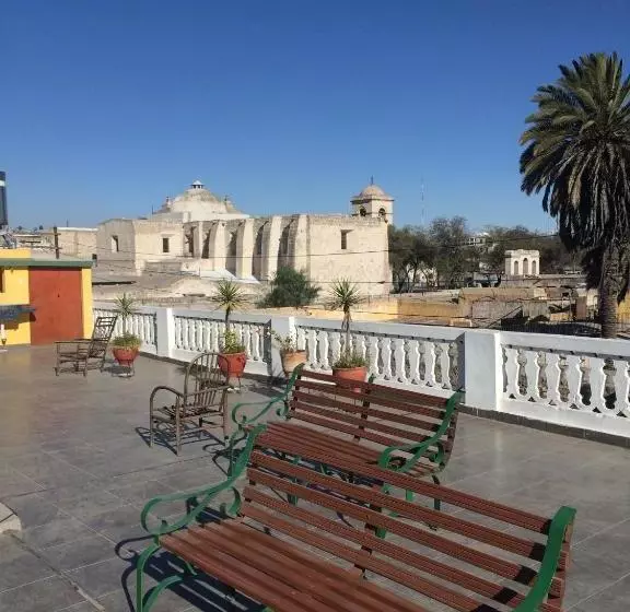 پانسیون Hostal Santa Catalina