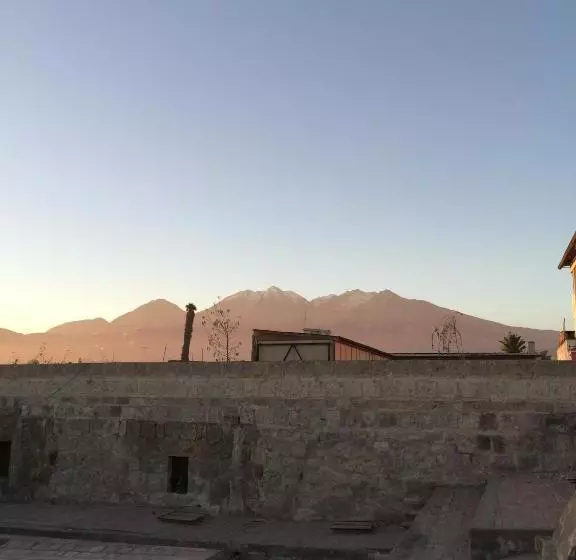 پانسیون Hostal Santa Catalina