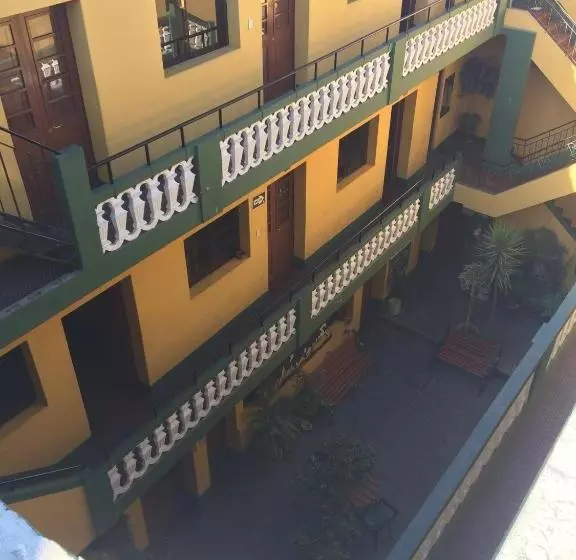 پانسیون Hostal Santa Catalina