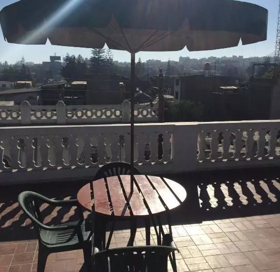 پانسیون Hostal Santa Catalina